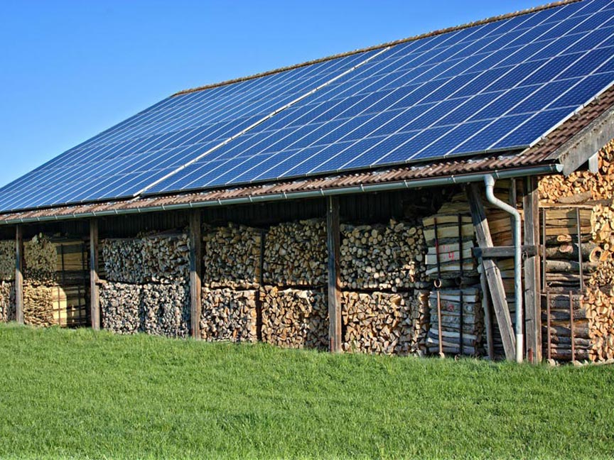 Scheune mit Solar-Dach